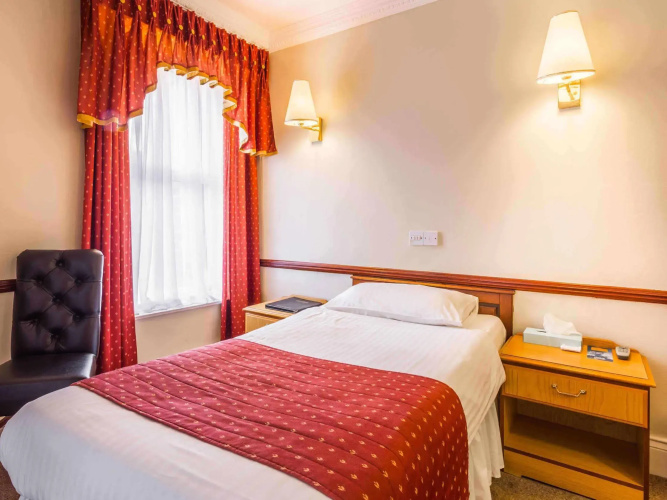 Carlton Hotel
