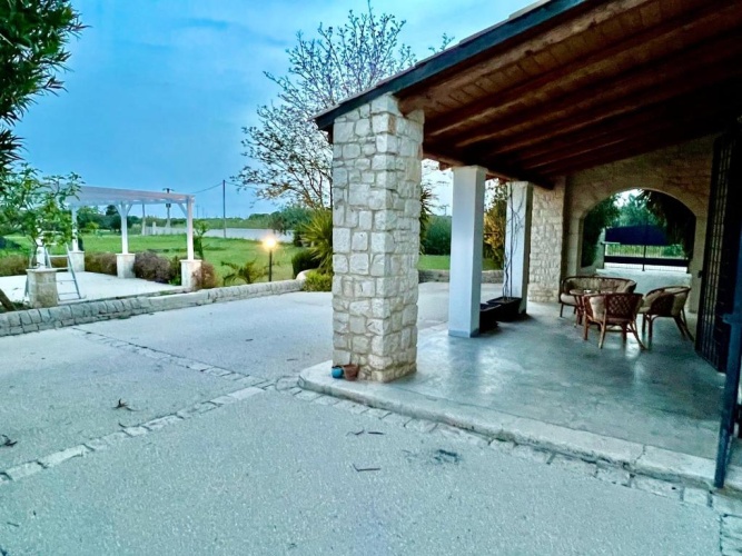 2 Bedrooms Villa