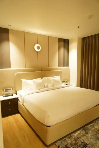 Deluxe Double room with city view