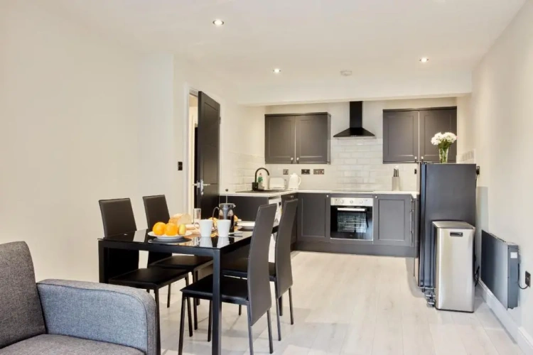 2 Bedrooms Apartment