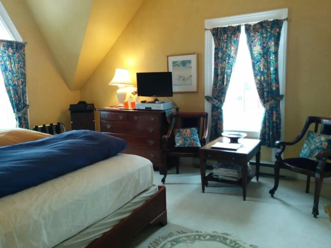 Fairmont House Bed & Breakfast