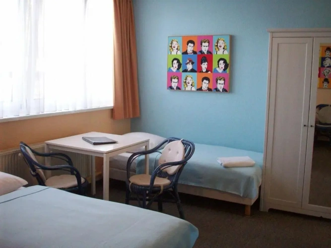 Standard Triple room