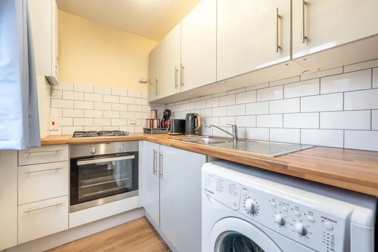 Staines Studio Apartment - Heathrow
