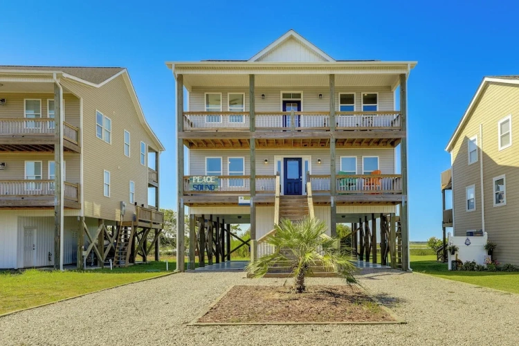 4 Bedrooms Cottage with balcony