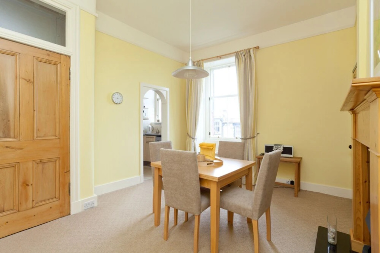 380 Mardale Crescent Apartment