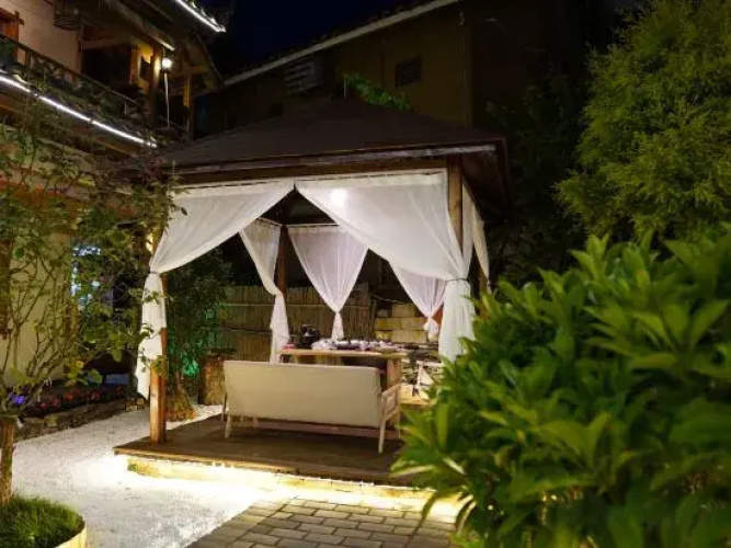 Nicuo Yeluo Inn