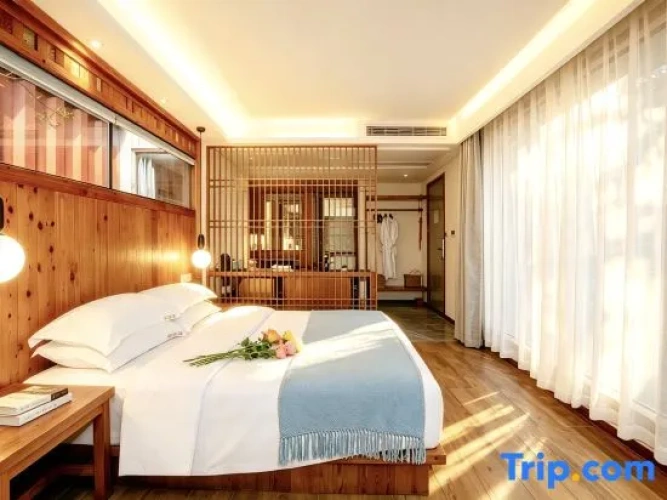 Deluxe Family Suite with balcony and with view