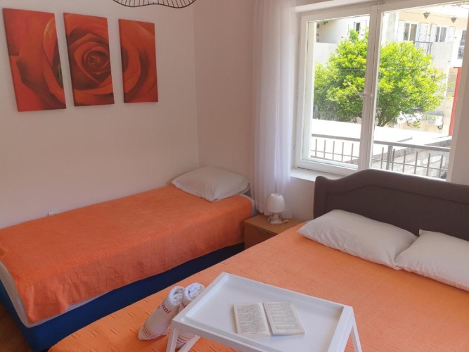 2 Bedrooms Apartment with balcony and with sea view