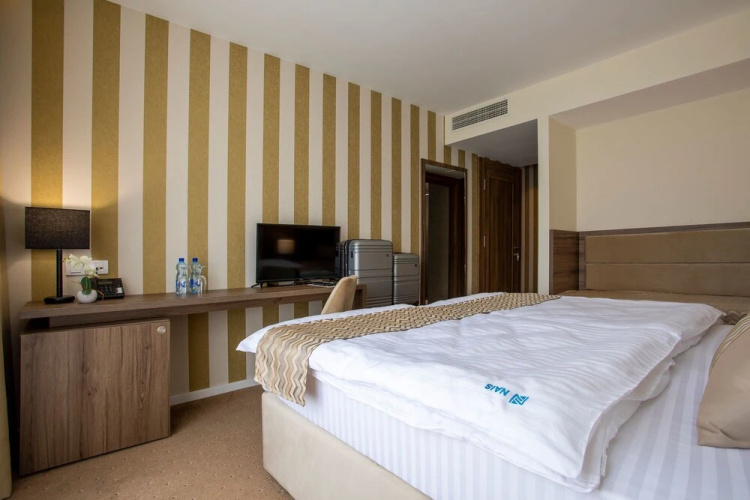 Hotel Nais