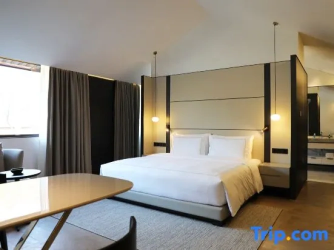 Deluxe Double room with view