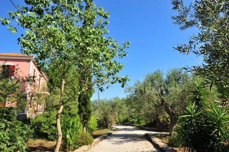 Liokambi Village