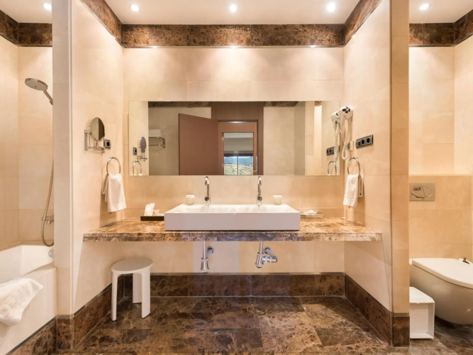 Fuerte Estepona Suites Spa