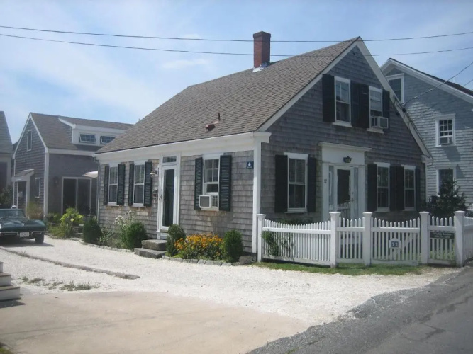 4 Bedrooms Cottage