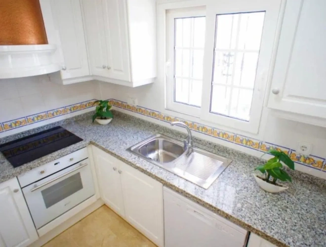 2 Bedrooms Cottage