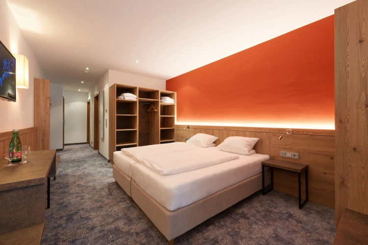 2 Bedrooms Suite with balcony and with mountain view