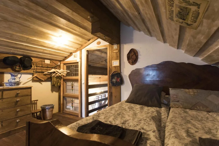 Raven's Bed and Breakfast