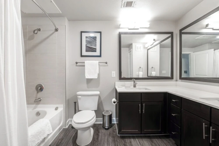 2 Bedrooms Apartment