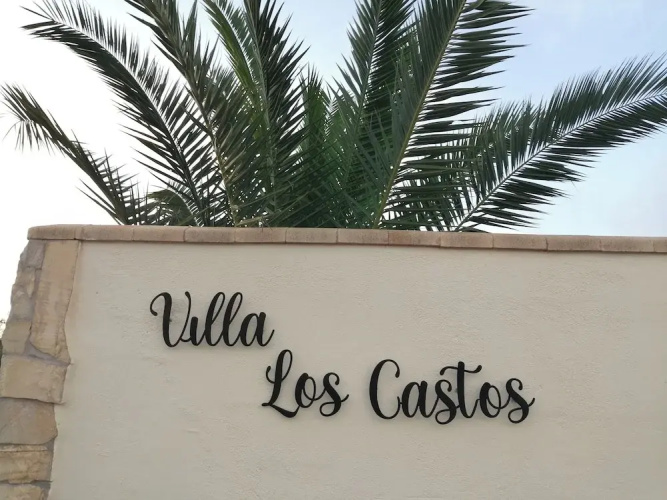 Villa - Sleeps 4 - Pool - Patio - Parking
