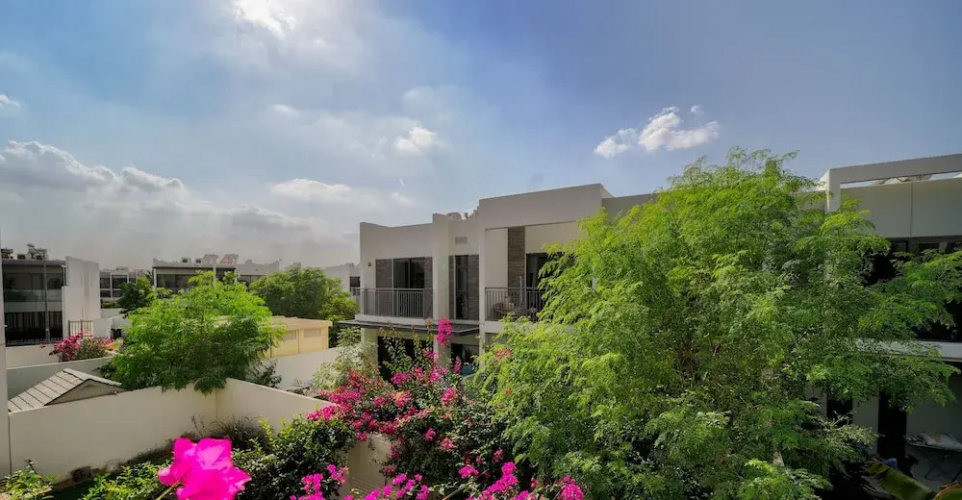 KOHH – 3BR Townhouse in Claret