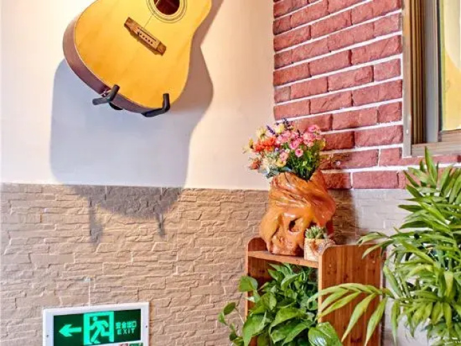 Gratitude Manor Campus Theme Homestay