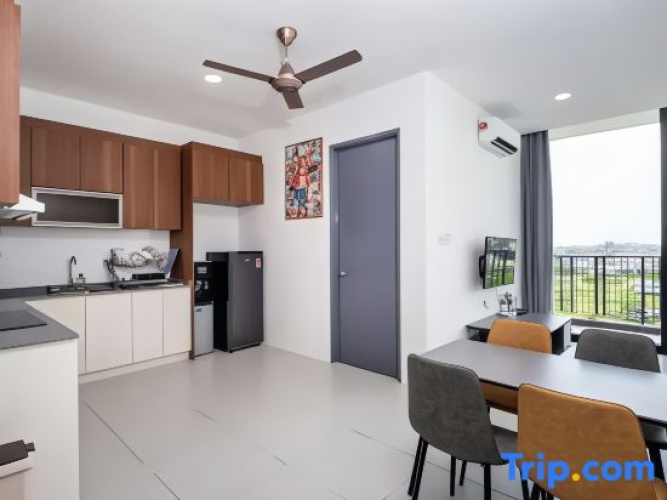 4 Bedrooms Apartment