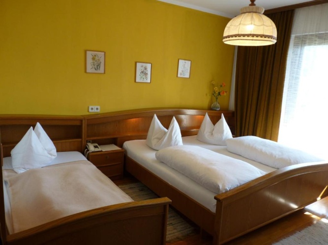 Standard Triple room with balcony and with lake view