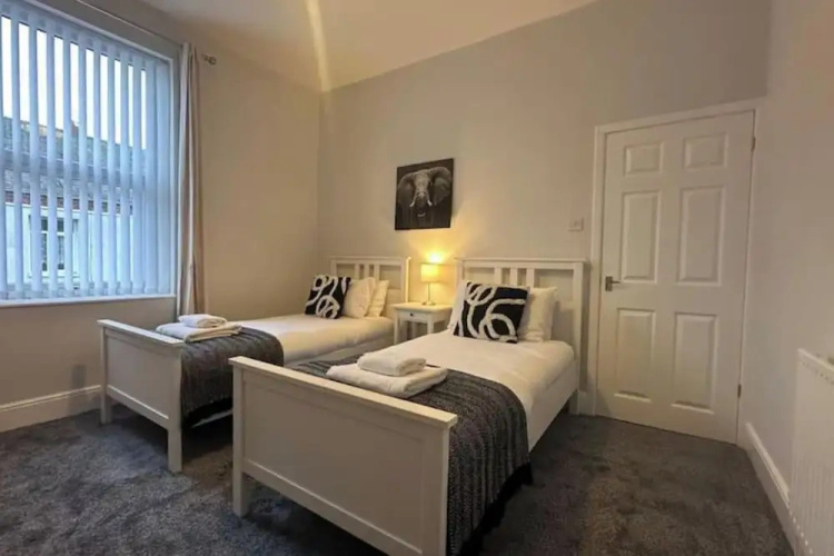 Apartment - Sleeps 3 - Pet Friendly - Parking