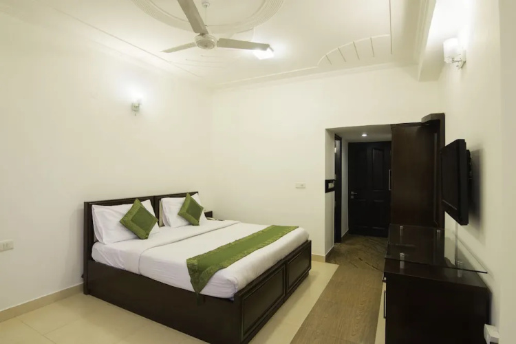 Treebo Four Sight Sector - 14 Gurgaon