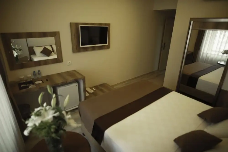 Standard Double room with city view