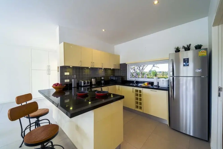 3 Bedrooms Villa with garden view
