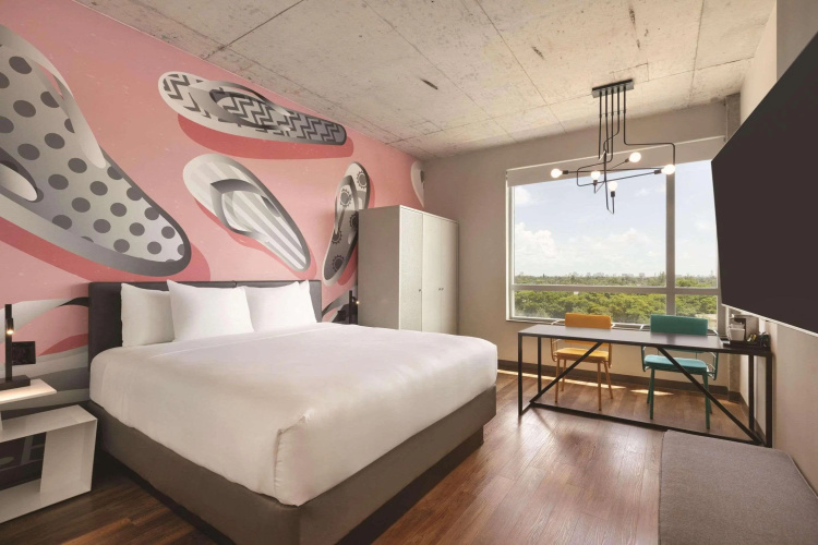 Radisson RED Miami Airport photo 7