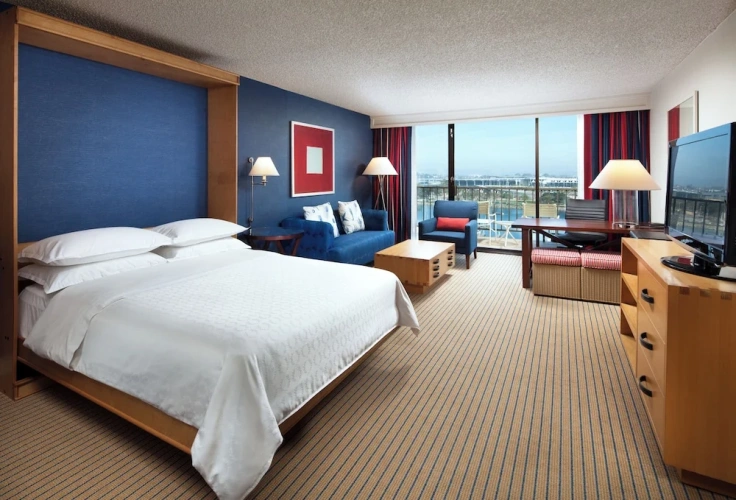 1 Bedroom Executive Bay Tower Suite with balcony