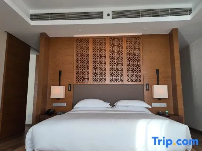 Deluxe Family Suite with sea view