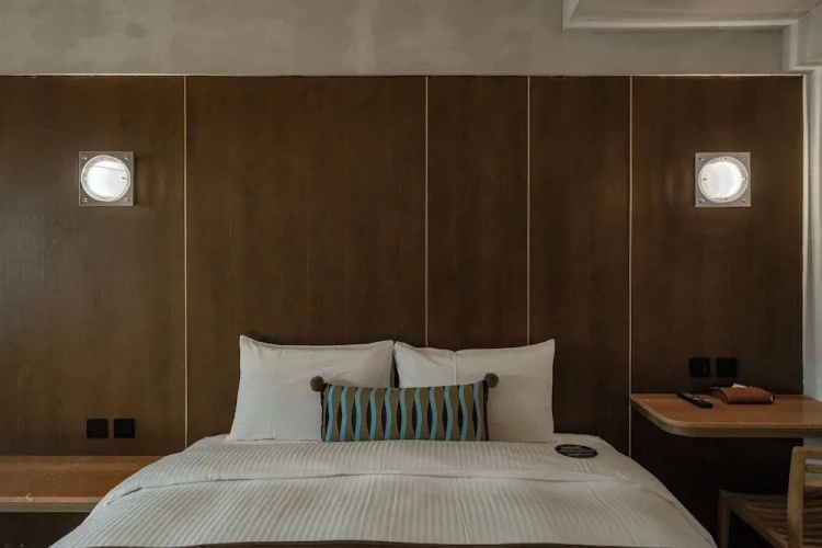 Deluxe Double room with city view