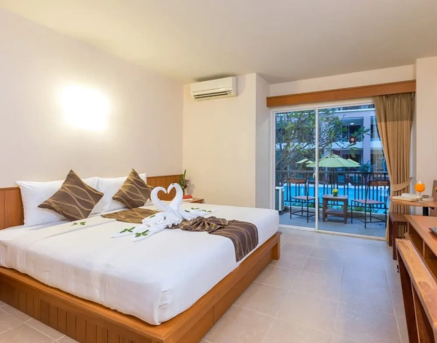 Standard room with pool view