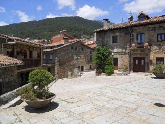 5 Bedrooms Cottage