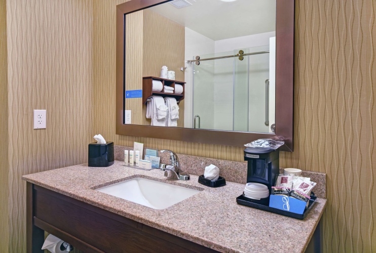 Hampton Inn & Suites Milwaukee/Franklin photo 9