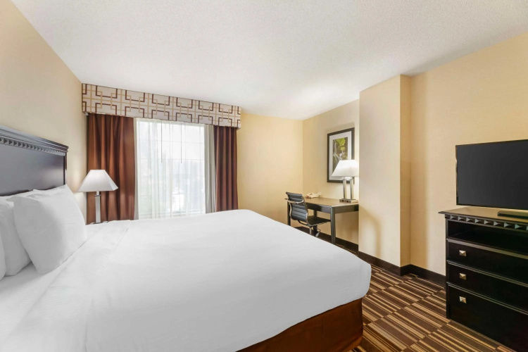 Best Western Plus Victor Inn & Suites photo 8