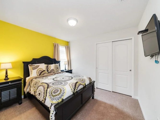 Spacious 8 bedroom home, Windsor at Westside