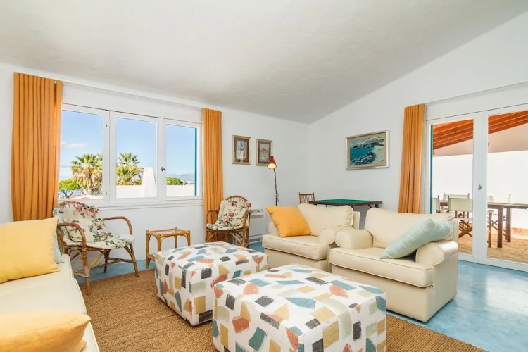 4 Bedrooms Villa