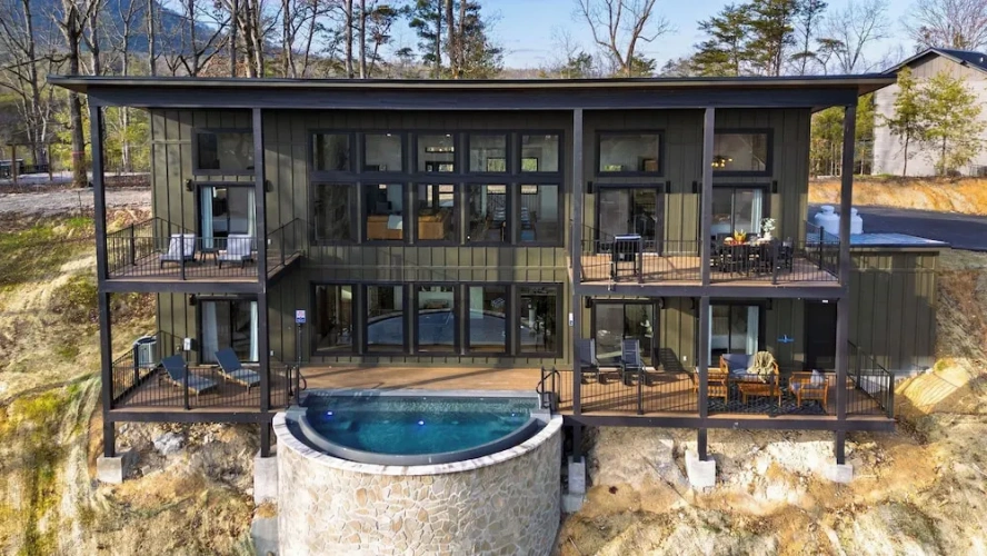 5 Bedrooms Cottage