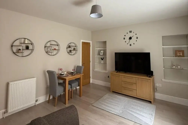 1 Bed Flat - Sleeps 2 - Parking - Wifi