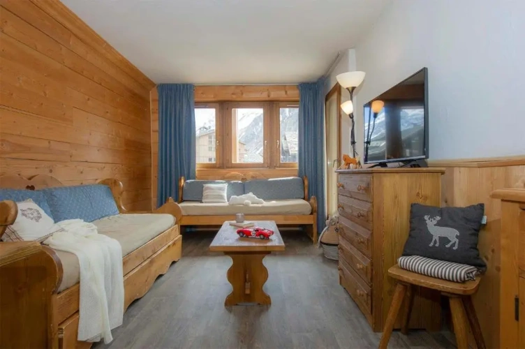 2 Bedrooms Apartment