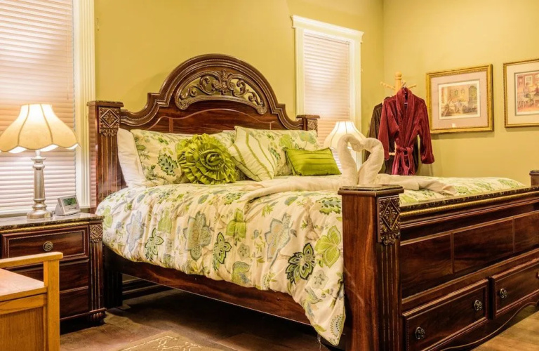 Noble House Suites