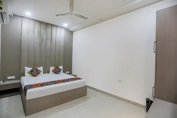 Fabhotel The Grand Suites