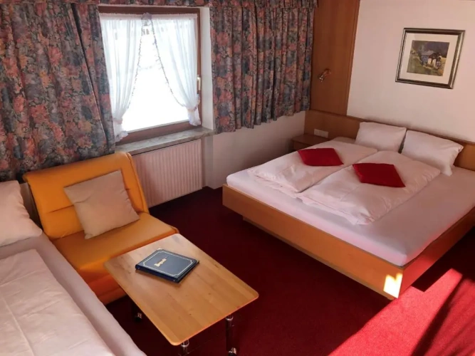 Standard Triple room