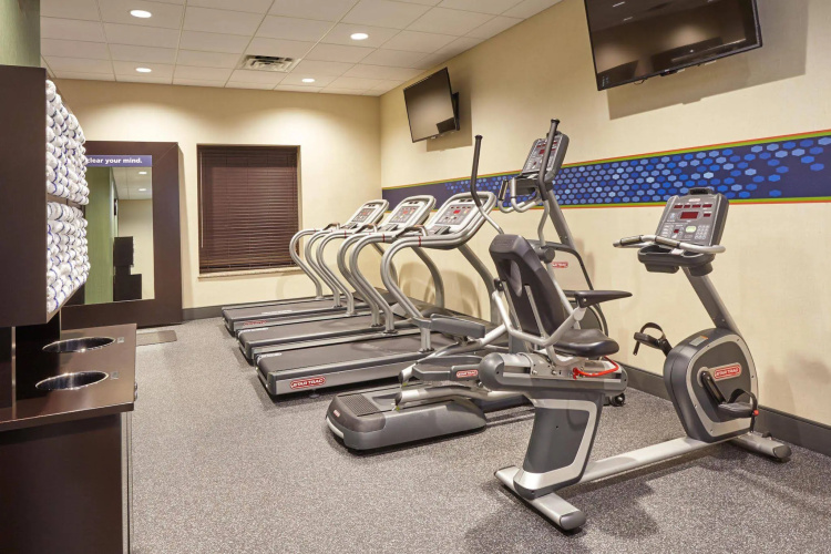 Hampton Inn & Suites Milwaukee/Franklin photo 22