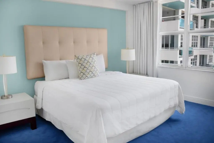 2 Bedrooms Corner Master Suite with bay view