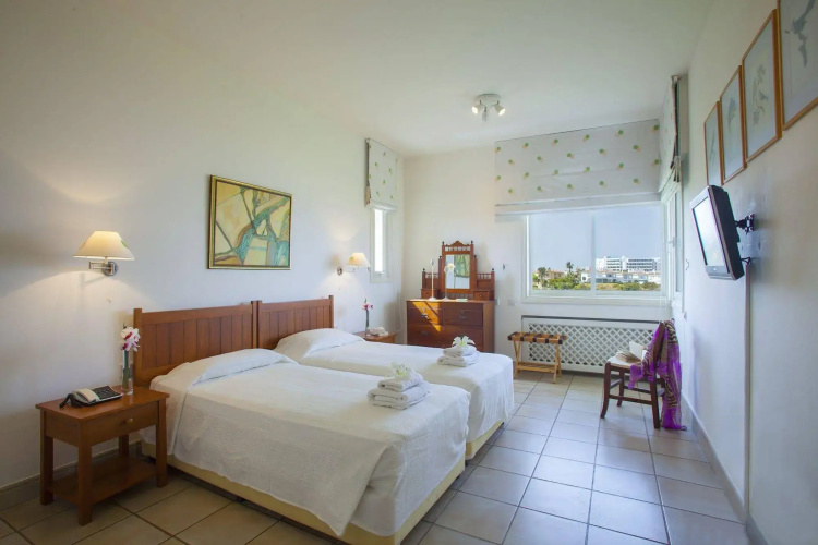 Alia Seafront Suite