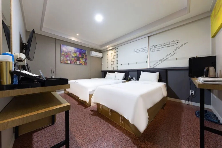 2U Motel